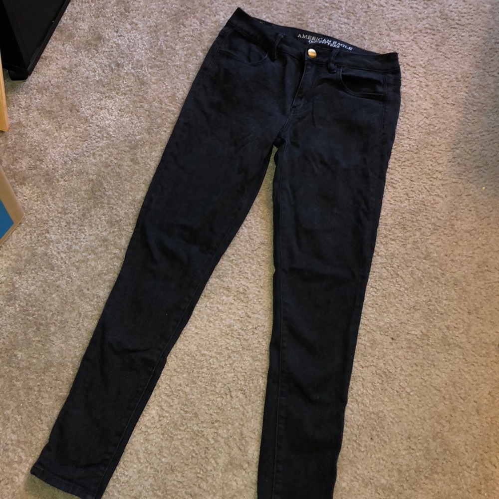 Black hi-rise jegging from American Eagle.